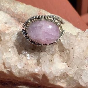 BOUTIQUE NATURAL KUNZITE 925 STERLING SILVER RING
